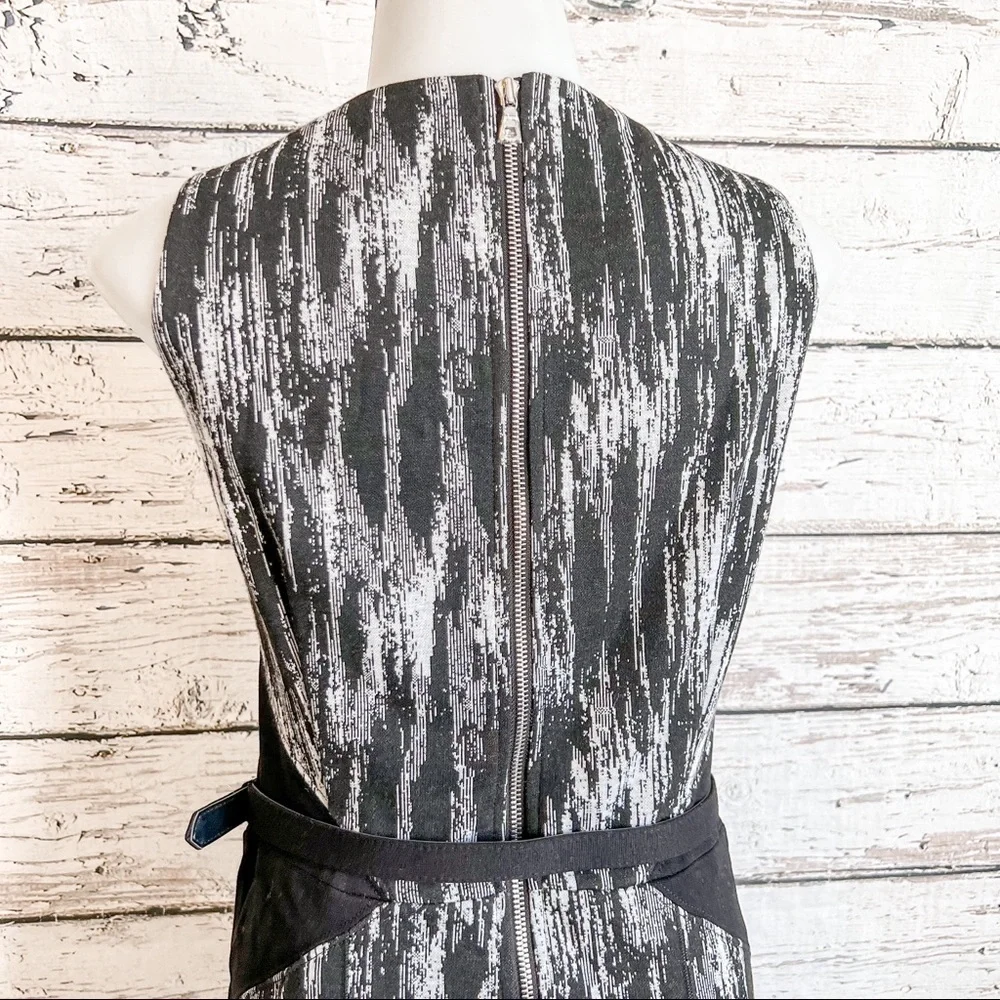 Cache Black & White w/Belt & Waist Accent Sleeveless Dress - Picture 5 of 9